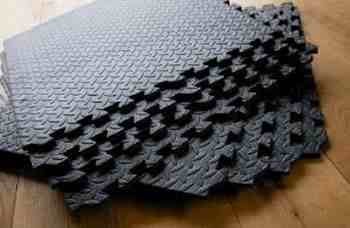 interlocking-gym-exercise-mats-closeup_m.jpeg